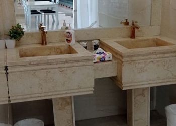 شالية بمجلس مطل على المسبح 
