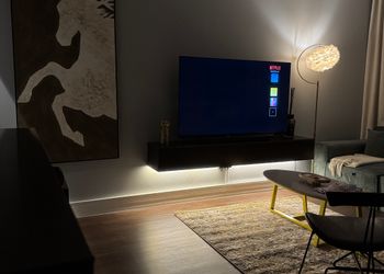 استديو بسرير ماستر وجلسة مريحة 
