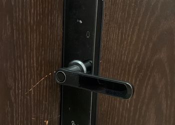 استديو بأثاث مريح وبسيط 