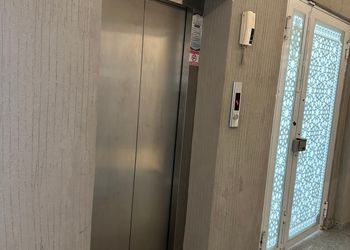 استديو بسرير ماستر وجلسة جانبية 