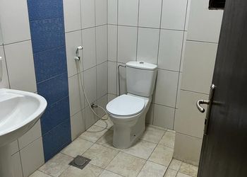 شقة بصالة وغرفتين نوم 
