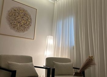 استديو بأثاث مريح وبسيط 