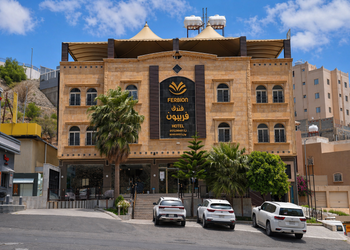 استديو بسرير ماستر وأثاث مريح 