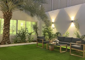 استراحة بمسطح اخضر وجلسة