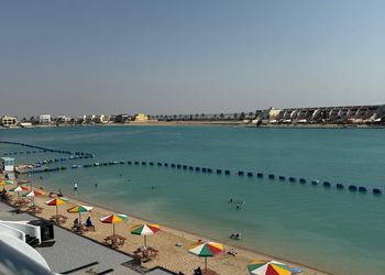 شاليه انيق باطلالة على البحر