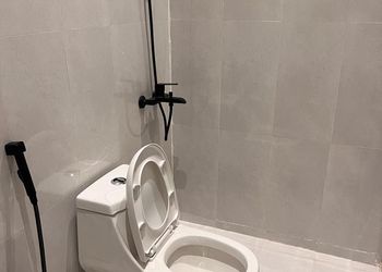 شقة بجلسة خارجية وغرفة نوم 