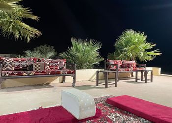 استراحة بالعاب ومسطحات خضراء 