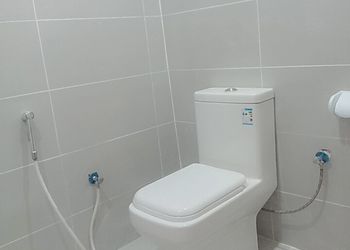 استراحة بمسطح اخضروجلسة خارجية 