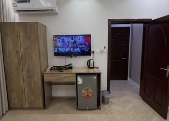 استديو هادئ بأثاث مريح