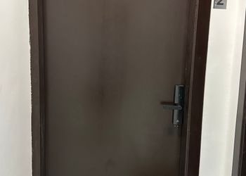 شقة بغرفة معيشة وغرفتين نوم 