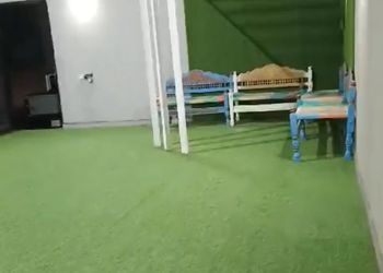 شقة بغرفة معيشة وغرفتين نوم 