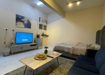 استديو بسرير ماستر وجلسة 