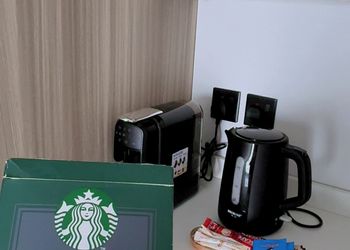 استديو بأثاث مريح وبسيط 