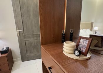 استديو بأثاث مريح وبسيط 