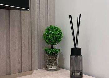 استديو بأثاث مريح وبسيط