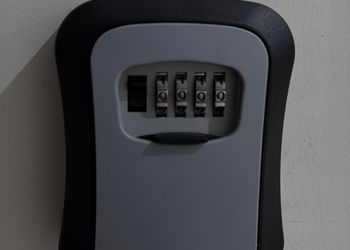 استديو بأثاث مريح وبسيط 
