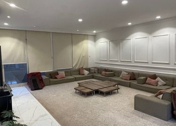 استراحة بمسطح اخضر ومجالس