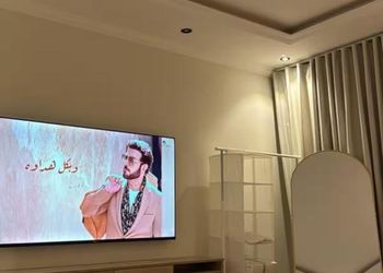 استديو بأثاث مريح وبسيط 