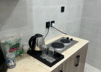 استديو بسرير ماستر وأثاث مريح 