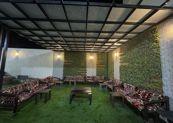استراحة بمسطح اخضر ومجالس