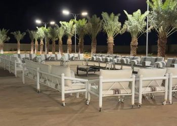 مزرعة بمناظر خلابة وجلسة خارجية 