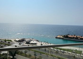 شقة بغرفه نوم باطلاله على البحر 
