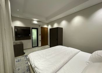 استديو بسرير ماستر وأثاث مريح 