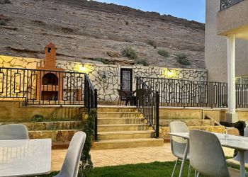 مزرعة 1 بجلسة مطلة على الجبل 