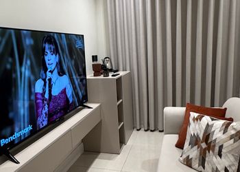 استديو بأثاث مريح وبسيط 