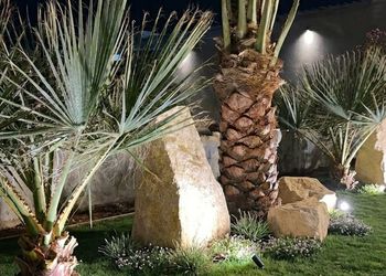 استراحة بجلسة خارجية ومسطح اخضر