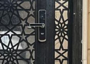 استديو بأثاث مريح وبسيط 