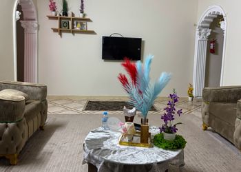 شقة بغرف نوم وصالة ومجلس 
