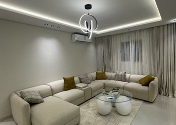 شقة بصالة بتصميم أنيق  دخول ذاتي