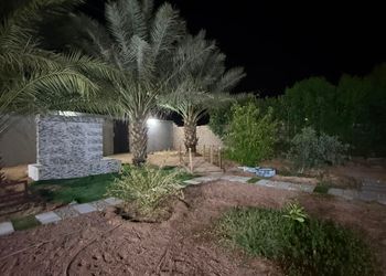 استراحة بمجلس وفناء خارجي 