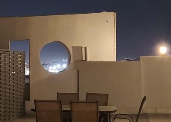 شقة بغرفتين نوم وصالة 