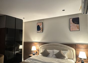 استديو بسرير ماستر وجلسة جانبية