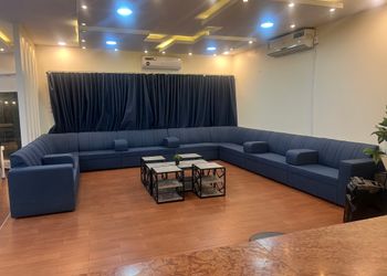 شاليه بمسطح اخضر وجلسة خارجية 