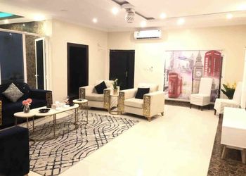 شاليه بصالة مطلة على المسبح 