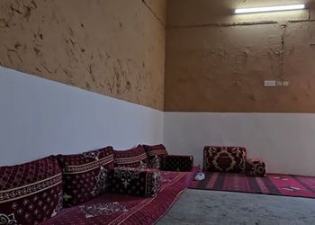 استراحة بمجلس وفناء خارجي 