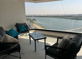 شقة بغرفة معيشة وغرفتين نوم 