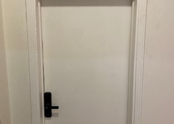 شقة بغرفة معيشة وغرفة نوم 