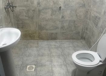 استديو بأثاث مريح وبسيط 