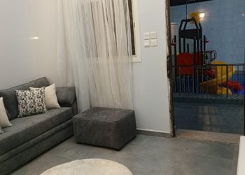 استراحة بمسطح اخضر وجلسة خارجية