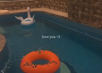 شاليه بصالة مطلة على المسبح 