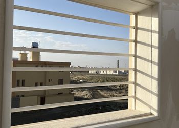 استديو بجلسة خارجية وسرير ماستر