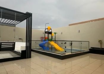 شاليه بألعاب مائية وجلسة 