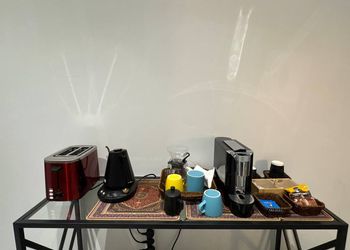 استديو بسرير ماستر وجلسة جانبية 