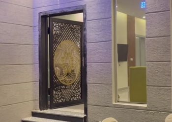 شاليه عائلي انيق بجلسة خارجية