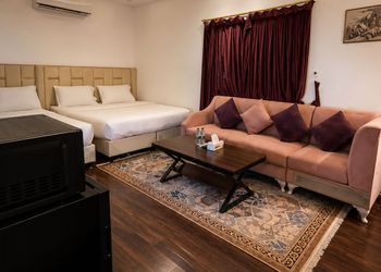 استديو بأثاث مريح وبسيط 