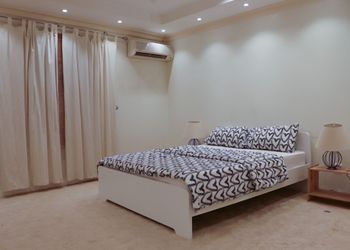مزرعة بجلسة خارجية ومسطح اخضر